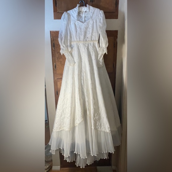 original design Dresses & Skirts - Gunne Sax Style Handmade Wedding Dress.